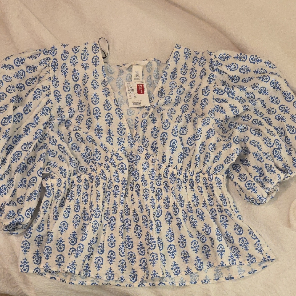 H&M White and Blue Patterned Puff Sleeve Blouse